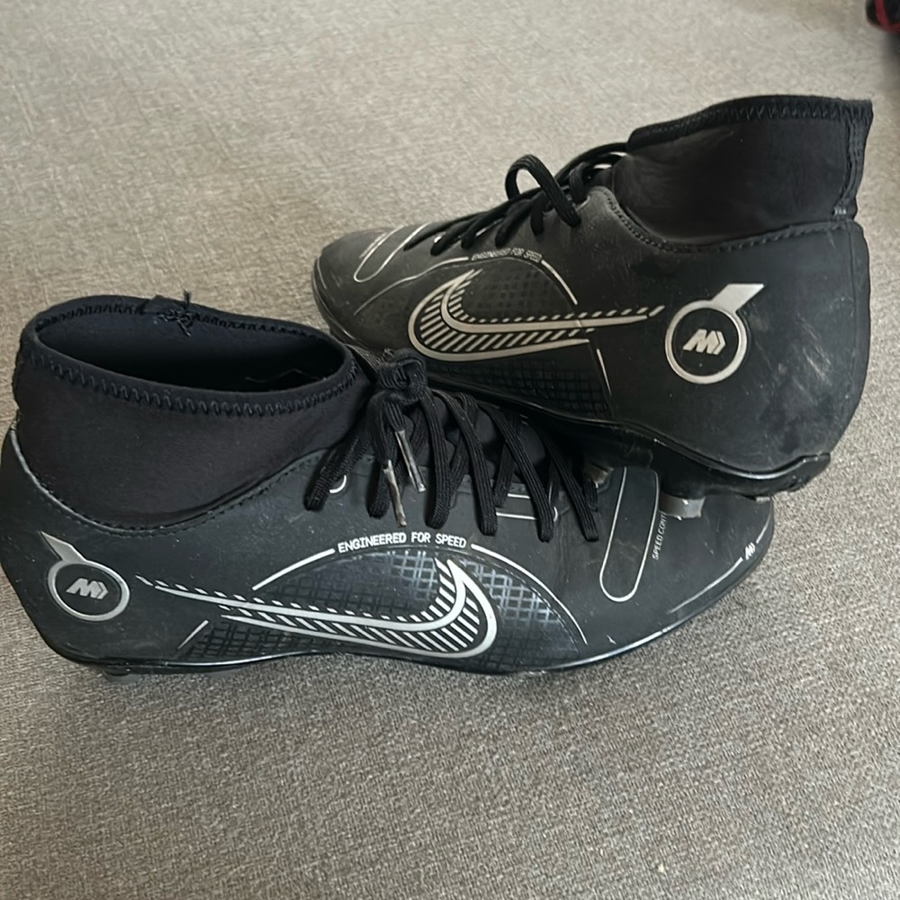 Nike mercurial soccer cleats. Men size 8.5